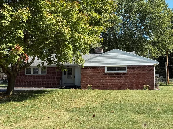 215 Levering Dr, Piqua, OH 45356