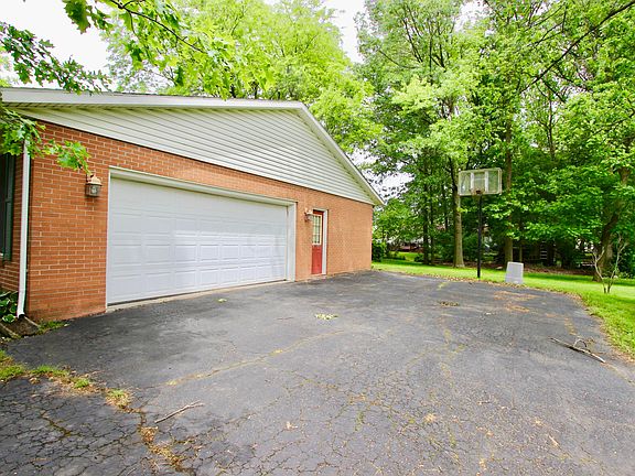 3rd image of 1146 Hathaway Ln