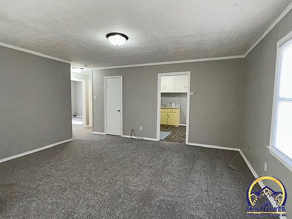 3rd image of 2639 SE Virginia Ave