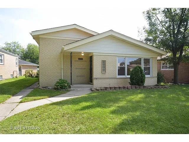 14221 Kimbark Ave photo 1