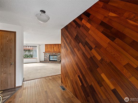 2nd image of 2909 28th Avenue SE