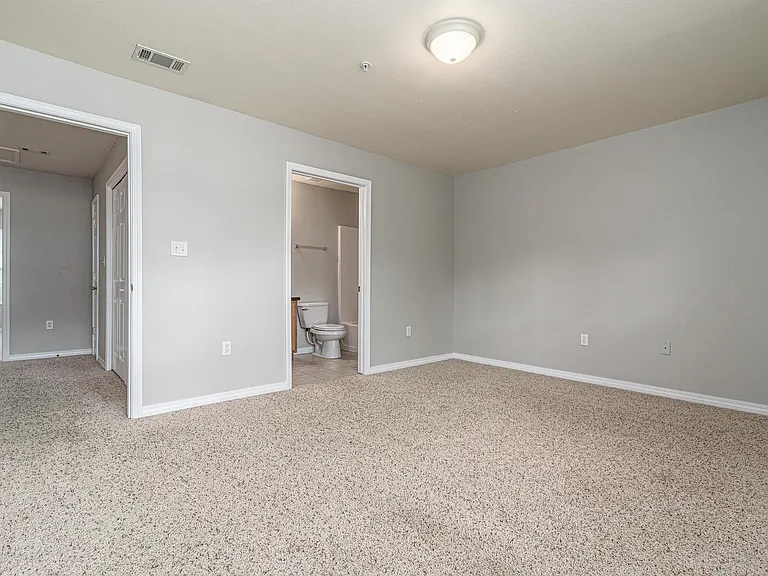 100 Corwin Dr — Photo 23