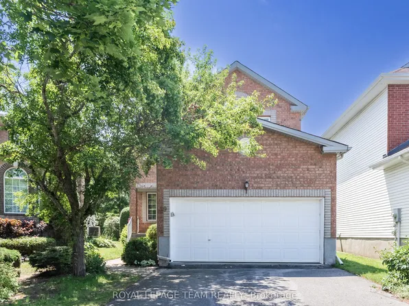 29 Keno Way, Ottawa, ON K2T 1H3