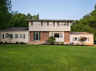 10 Country Ln, Edison, NJ 08820