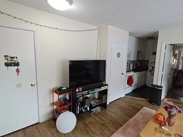 200 Kelton St #A2-1B — Photo 5