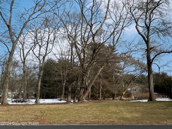 Christopher St, Stroudsburg, PA 18360