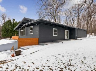 353 Trail Ridge Rd SE, Cedar Rapids, IA 52403