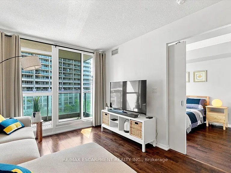 209 Fort York Blvd #676 — Photo 9