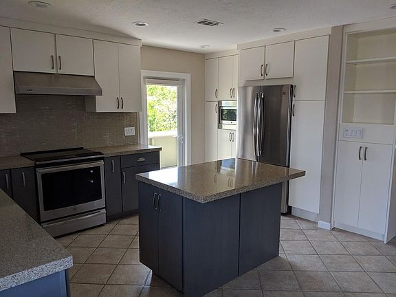 2nd image of 134 Lyell St #134