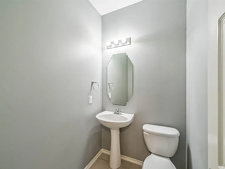 8726 Old Maple Ln — Photo 17