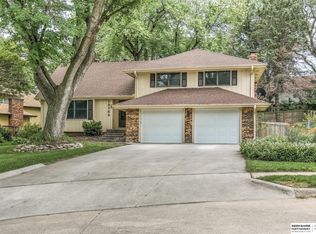 13763 Poppleton Cir, Omaha, NE 68144