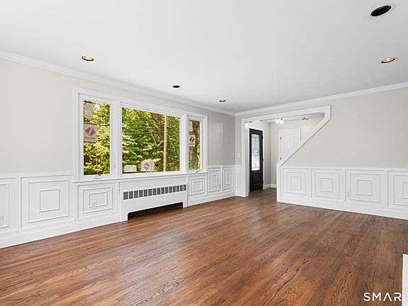 4th image of 576 Huntington Street