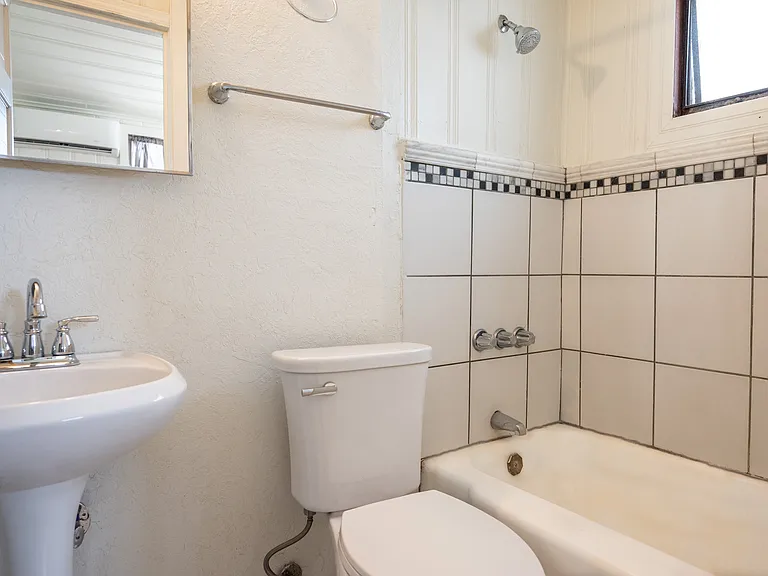 2506 E Seneca St — Photo 10