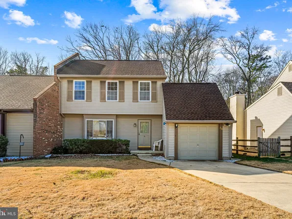 44 Oak Forest Dr, Sicklerville, NJ 08081