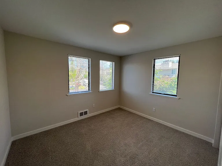 3109 NE 11th Pl — Photo 10