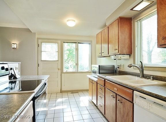 5th image of 21 N Regency Dr E