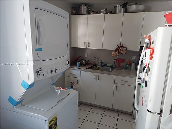 4th image of 4021 SW 54th Ct