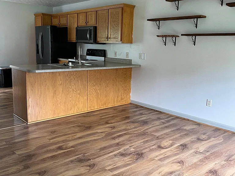 253 Donald Dr — Photo 4