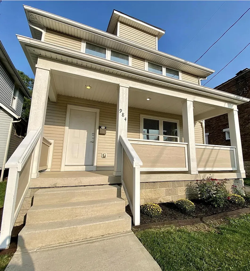 984 Heyl Ave photo 1