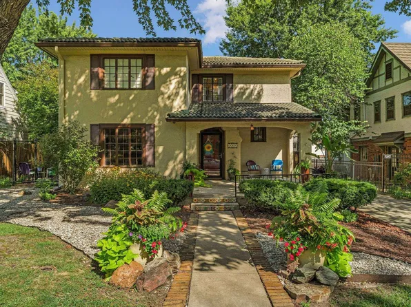 1321 SW Pembroke Ln, Topeka, KS 66604