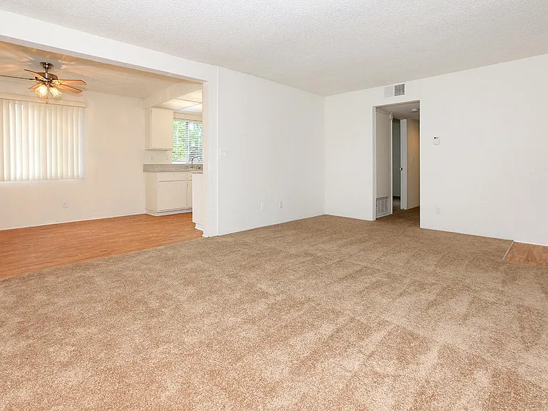 Carlyle Square Apartment Homes — Photo 25