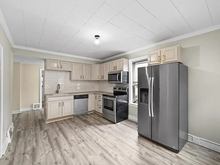 4709 Franklin Blvd #UP — Photo 2