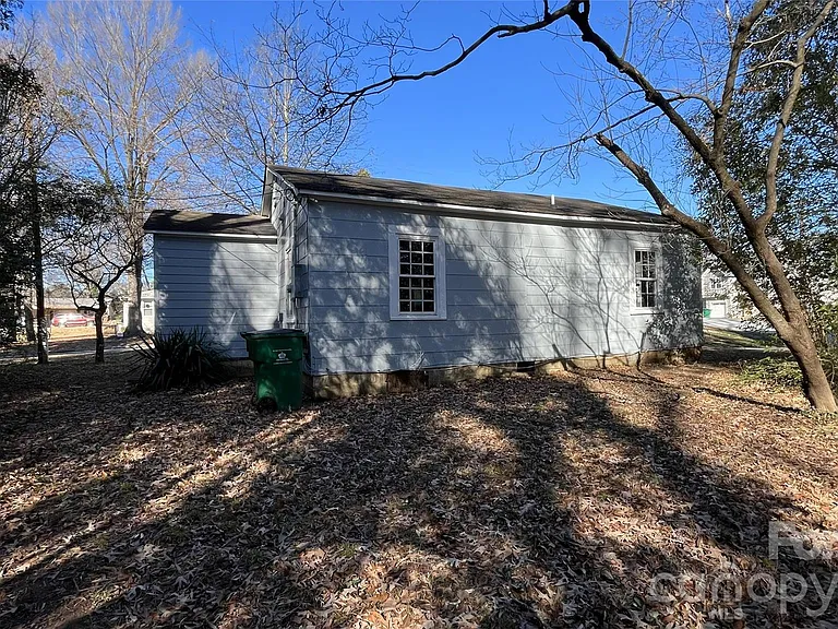 2621 Dr Carver Rd — Photo 14