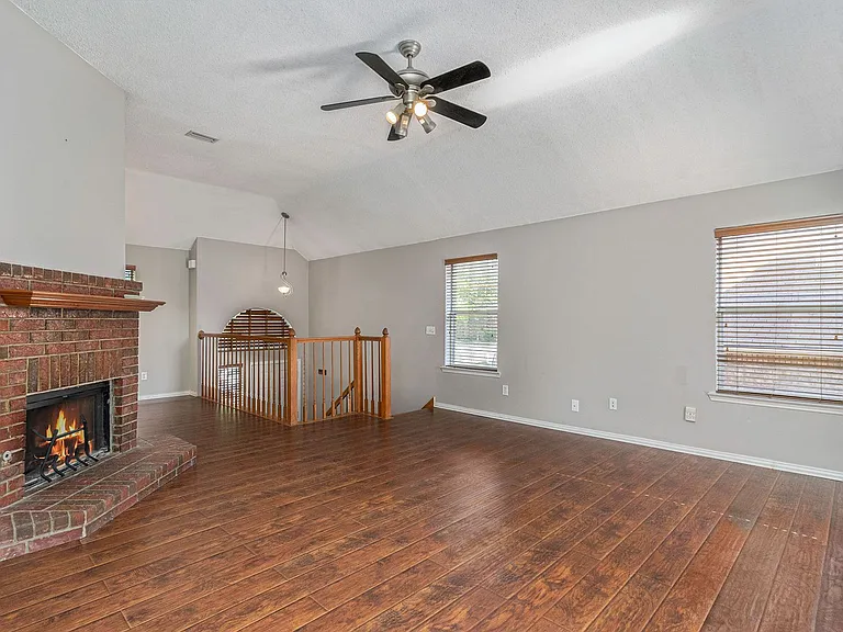 588 Lake Forest Dr — Photo 5