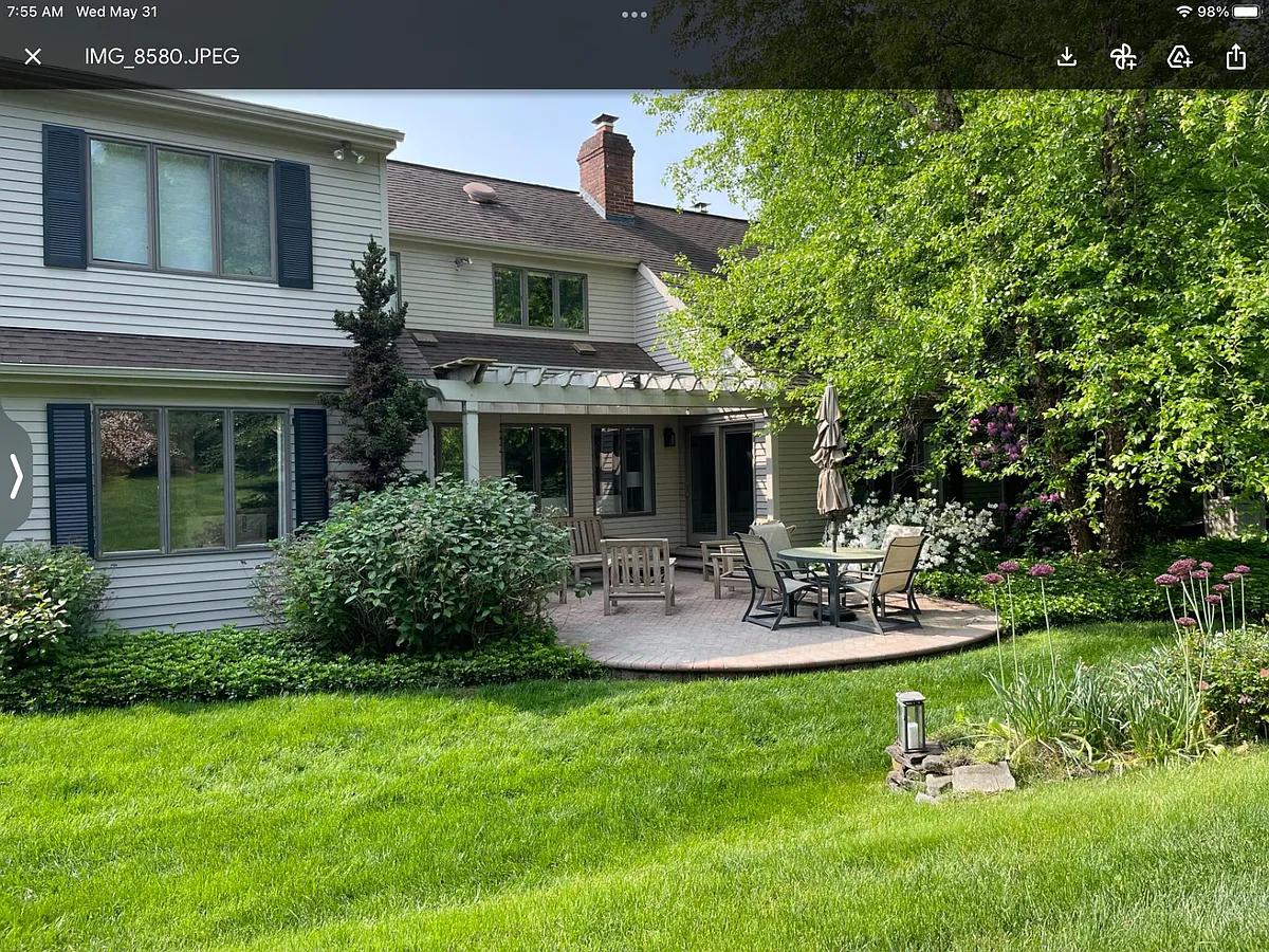 Building Photo - 221 Hedgemere Dr