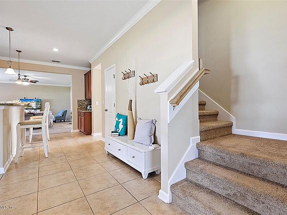 5th image of 82 Corey Cay Ave