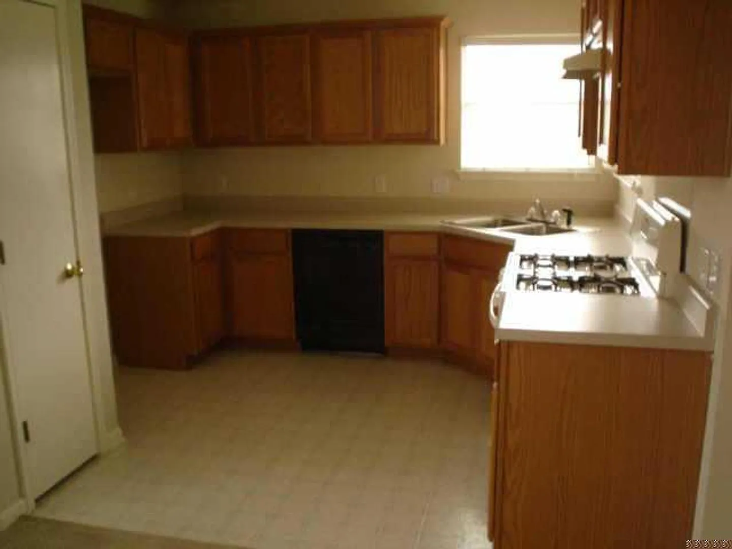 Charming 3-Bedroom Home in Hutto with Private Backyard & 1-Car Garage — Photo 3
