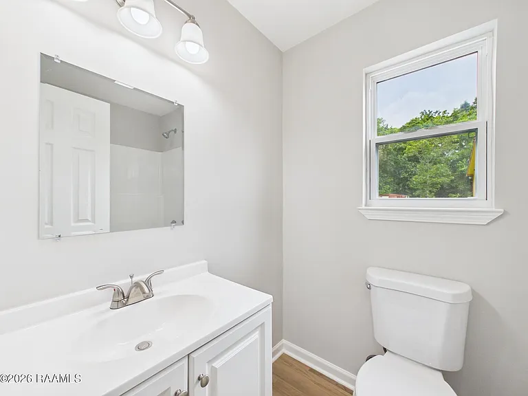 908 Saint Charles St — Photo 14