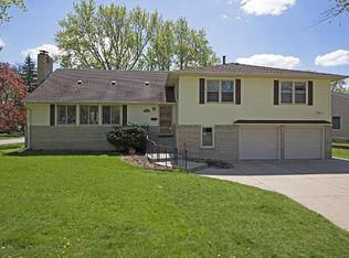 6901 Hillcrest Ln, Edina, MN 55435