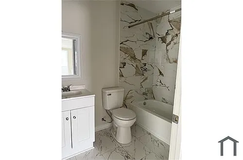 2400 W Chestnut St Photo 1