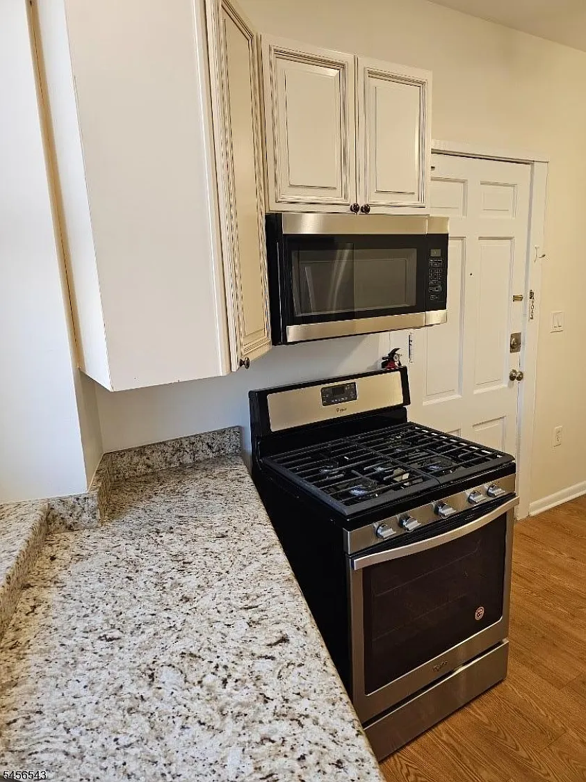 1 bed, 1.0 bath, $1,795 — Photo 3