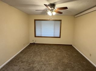 714 W 10th St, Cozad, NE 69130