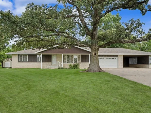 208 W Cemetery Rd, Roberts, IL 60962