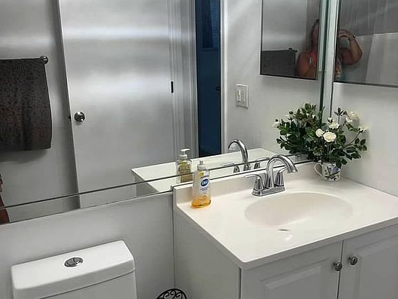 4th image of 14527 Bonaire Blvd APT 207