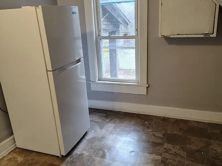 51 Cotter Ave — Photo 21