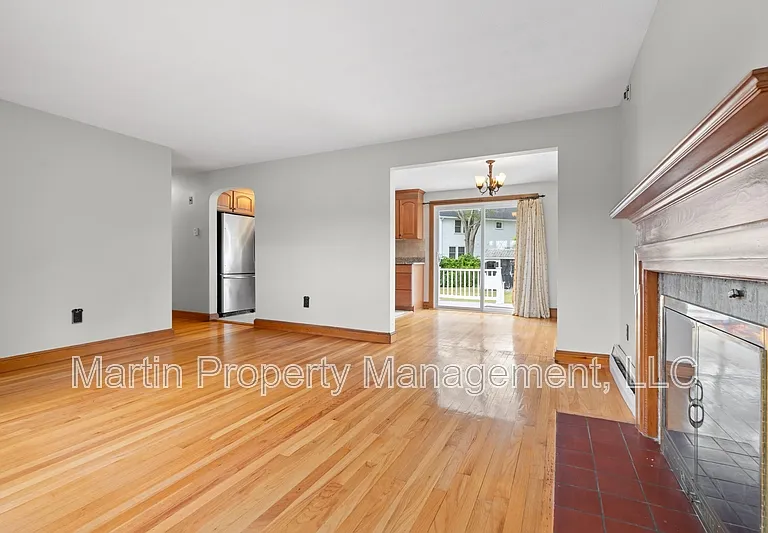 124 Cambridge St — Photo 9