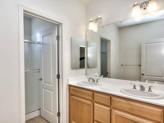 Master Bedroom's Bath