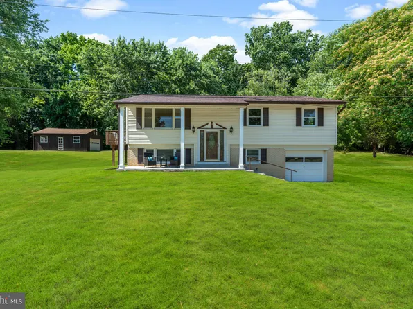 12100 Daisy Ln, Glenn Dale, MD 20769
