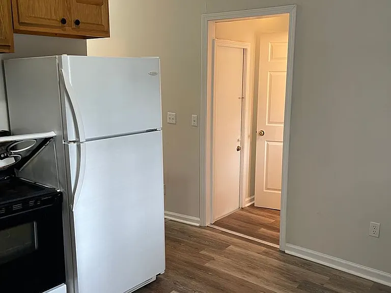 374 Park Ave — Photo 17