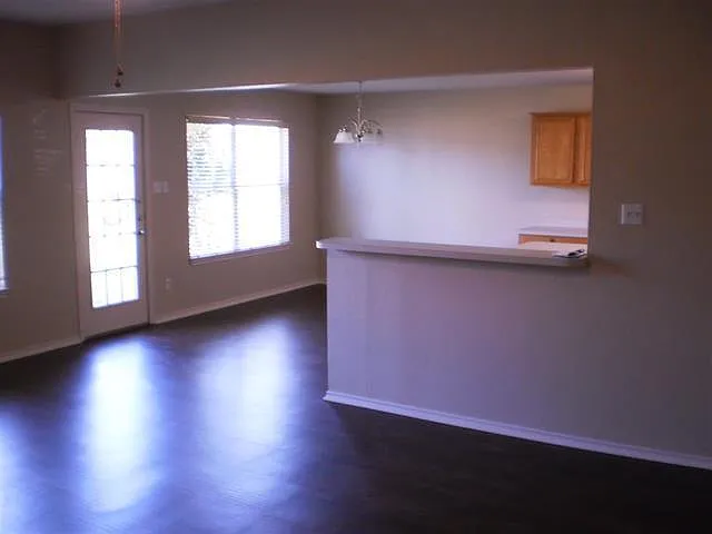 107 Hickory Rd — Photo 3