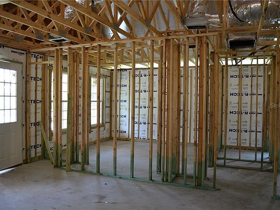 4th image of 324 W Park St
