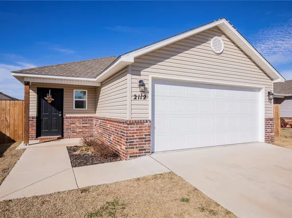 2112 E Annette Dr, Siloam Springs, AR 72761