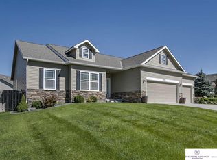 17124 Erskine St, Omaha, NE 68116