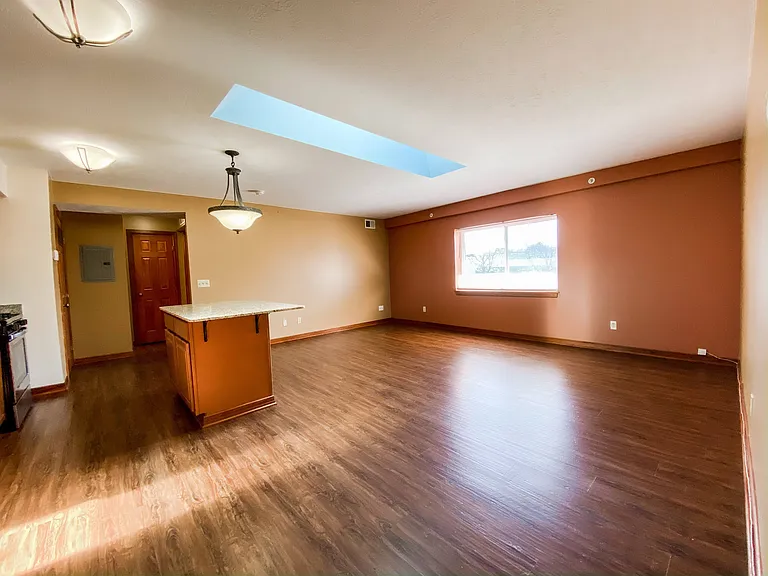 Hallwood Manor Apartments — Photo 3