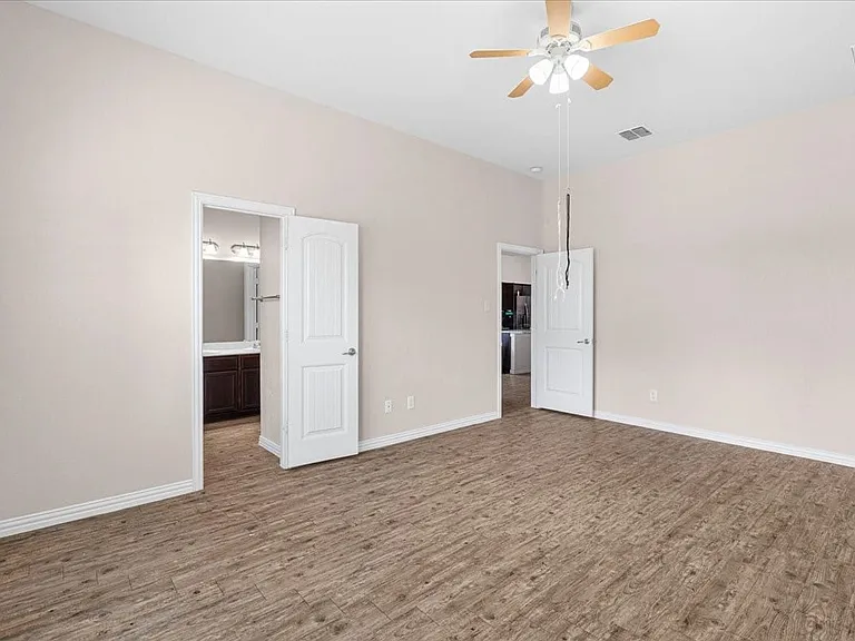 710 Woodcrest Dr — Photo 11