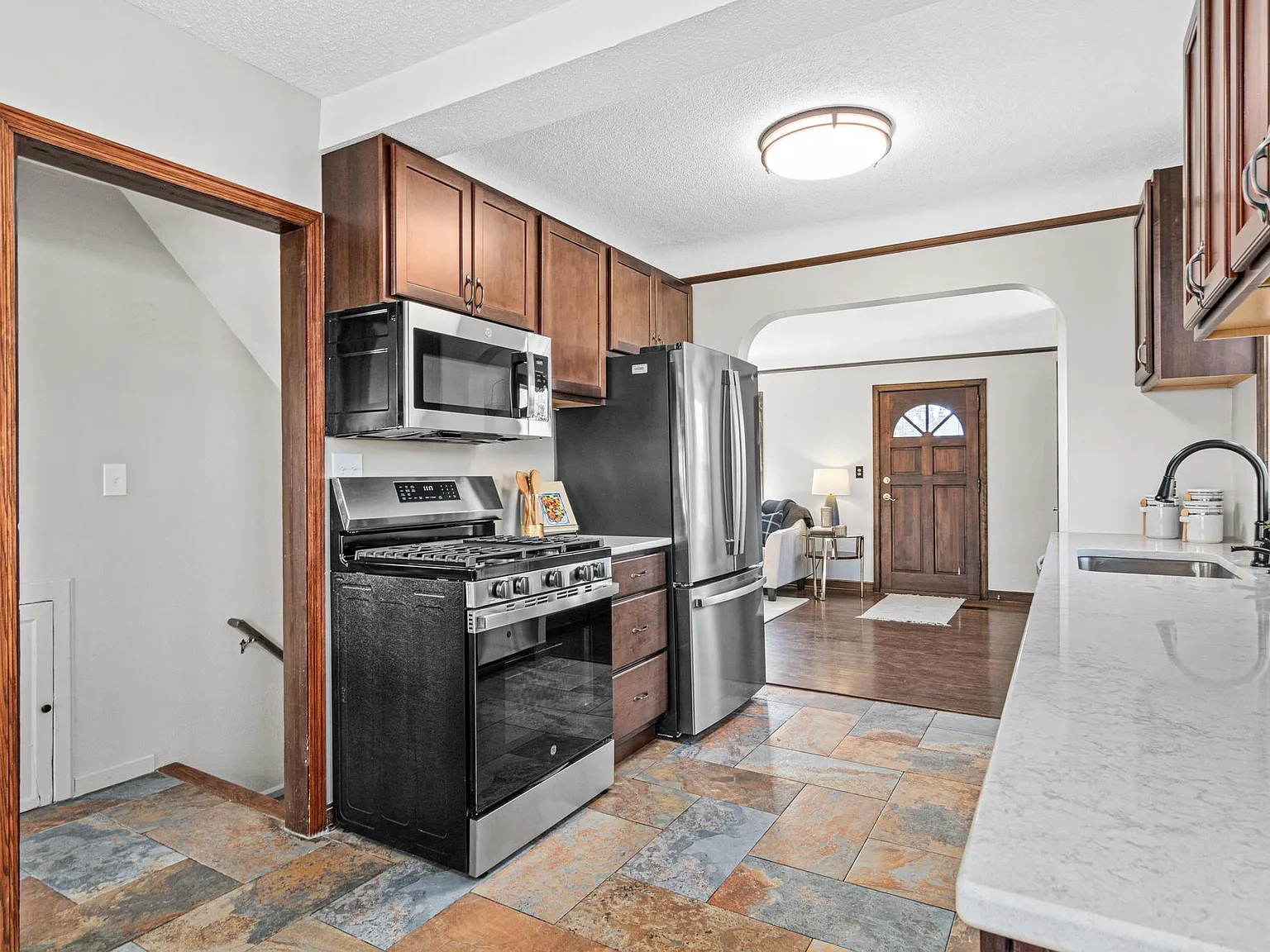 4 bed, 1776 sqft, $3,095 — Photo 3